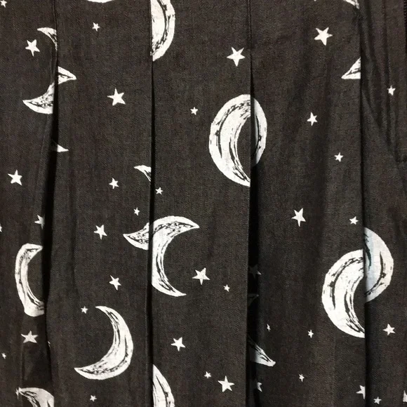Y2K Hot Topic Celestial Moon & Star Pleated Black Denim Mini Skirt XS 00 0 NWT - Picture 4 of 7